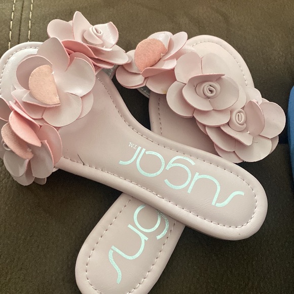 Ladies Pink Sandals - Picture 2 of 3